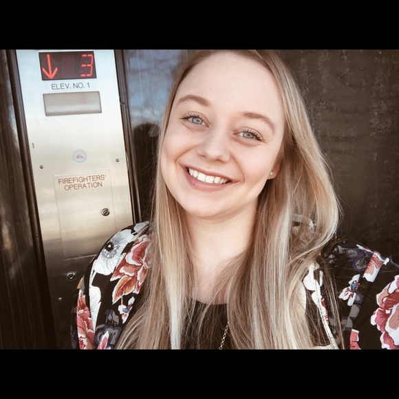 Meet your Posher, Taylor - Picture 1 of 1